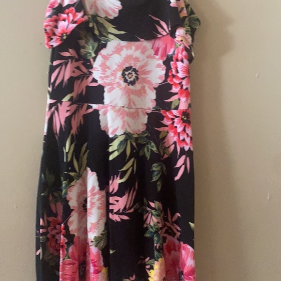 Girls dress in GREAT condition! - Picture 2 of 3